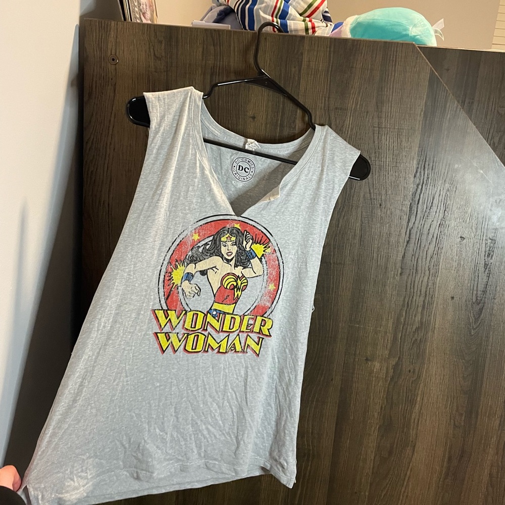 Under Armour DC muscle tank, grey (Wonder Woman) Size L💪🏼